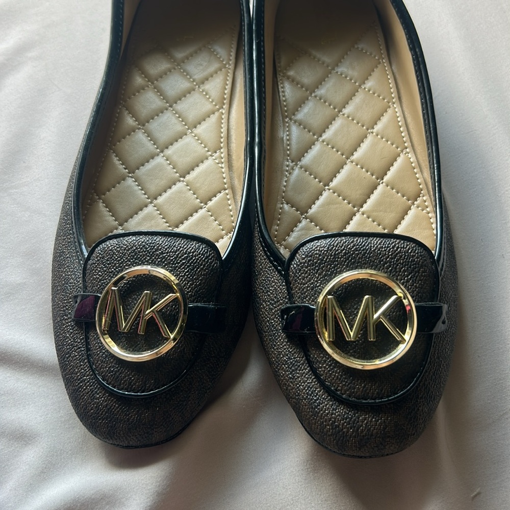 Micheal Kors Chic Shoes - Picture 2 of 6